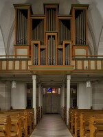 Orgel der St.-Georg-Kirche in Hopsten mit Pfeifenprospekt über dem Eingangsbereich