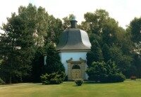 Auferstehungskapelle Langenbrück in Westerkappeln, barocke Kapelle mit markantem Dach und Parkanlage