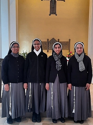 Ordensschwestern Schwester Grace, Schwester Asha, Schwester Aleena und Schwester Linda
